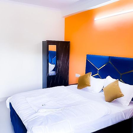 Roomshala 123 Happy Homes- Near Saket Metro ニューデリー エクステリア 写真