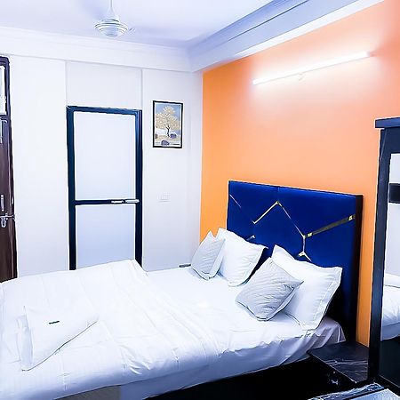 Roomshala 123 Happy Homes- Near Saket Metro ニューデリー エクステリア 写真