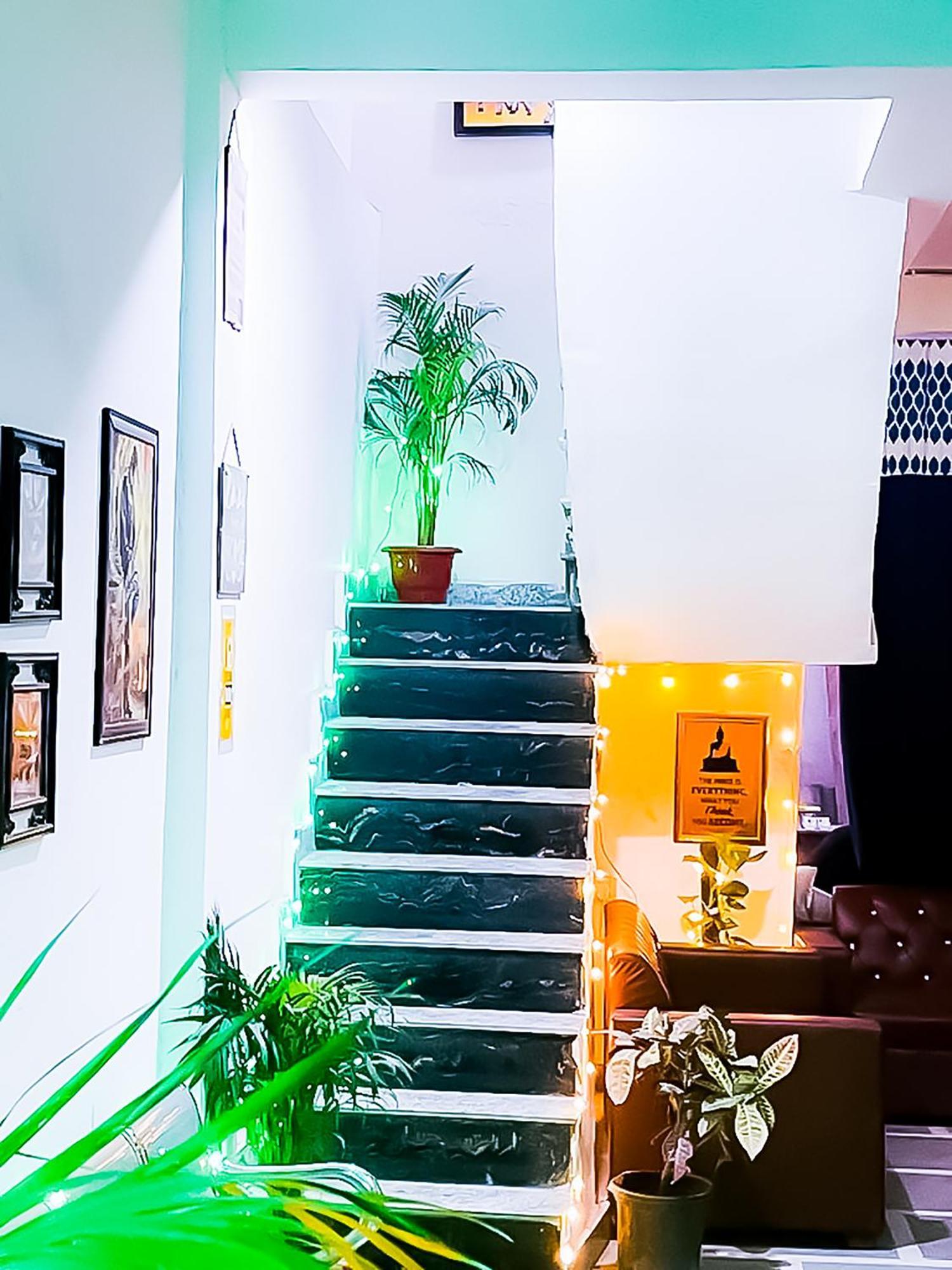 Roomshala 123 Happy Homes- Near Saket Metro ニューデリー エクステリア 写真